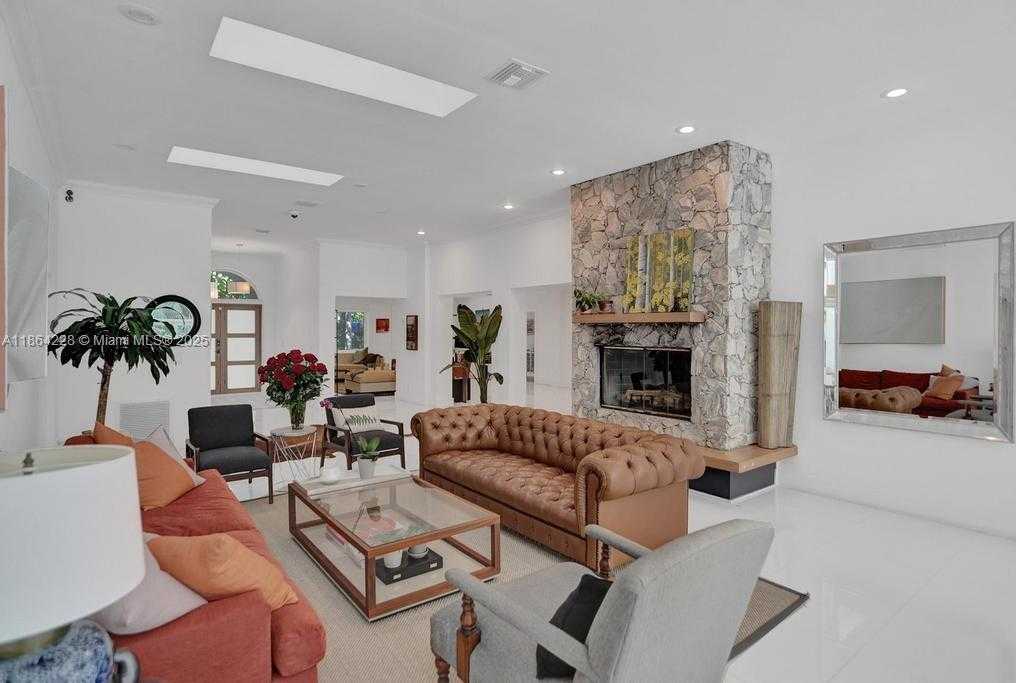 Small Image of 685 GOLDEN BEACH DR, Golden Beach Number 3