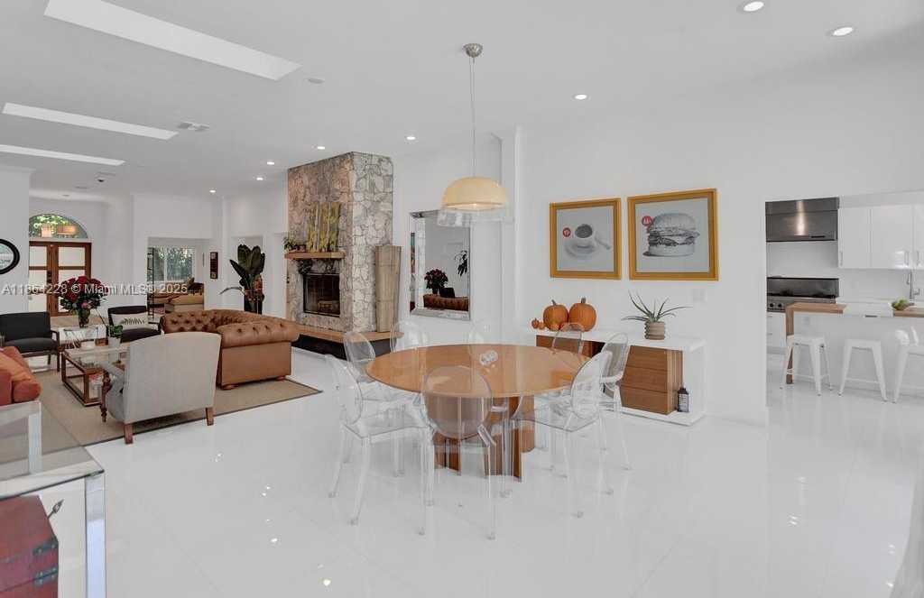 Small Image of 685 GOLDEN BEACH DR, Golden Beach Number 4