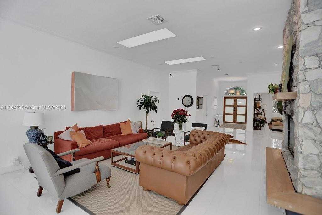 Small Image of 685 GOLDEN BEACH DR, Golden Beach Number 5