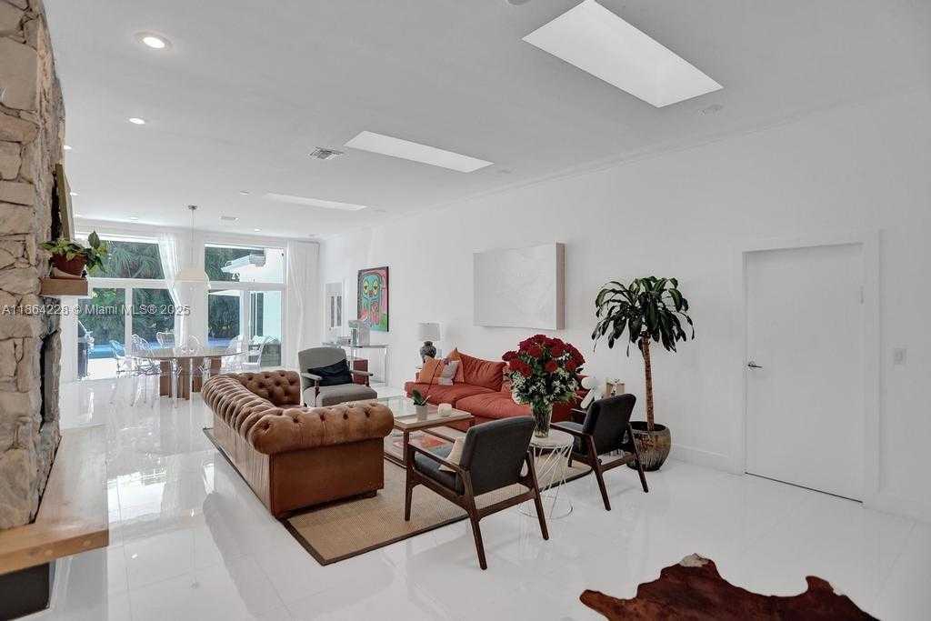 Small Image of 685 GOLDEN BEACH DR, Golden Beach Number 6