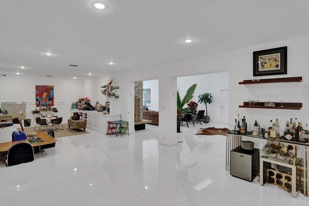 Small Image of 685 GOLDEN BEACH DR, Golden Beach Number 7