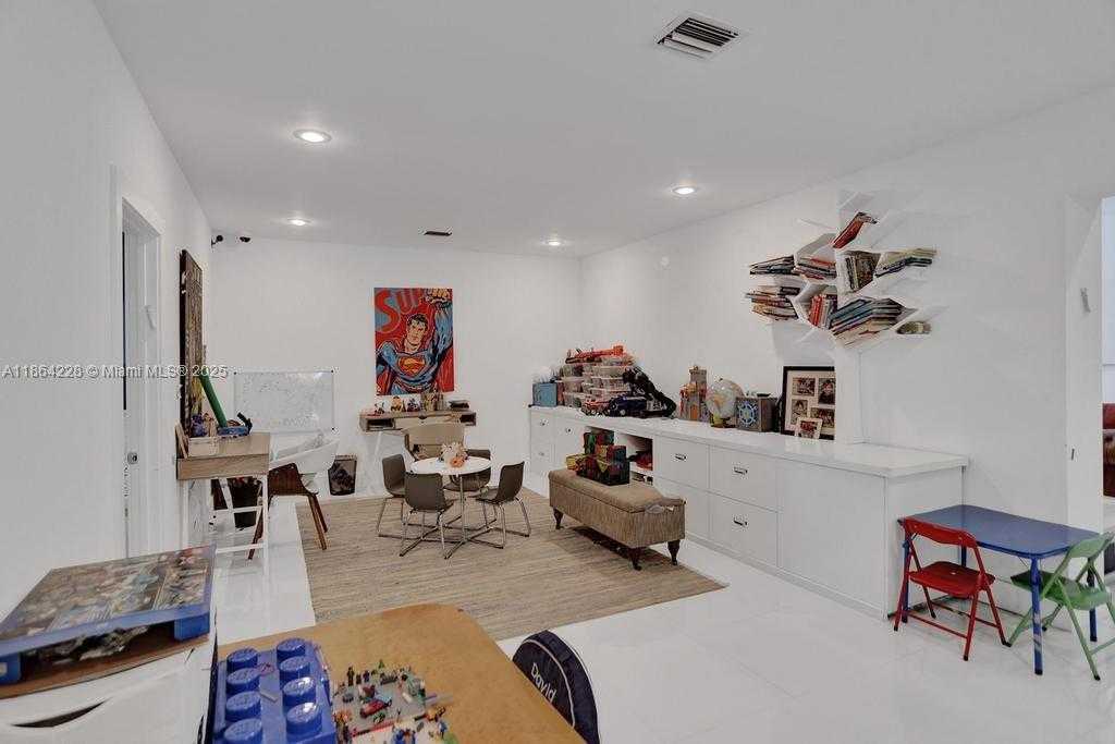 Small Image of 685 GOLDEN BEACH DR, Golden Beach Number 8