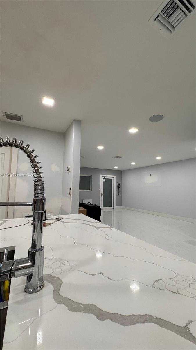 Small Image of 6727 SHERIDAN ST, Hollywood Number 10