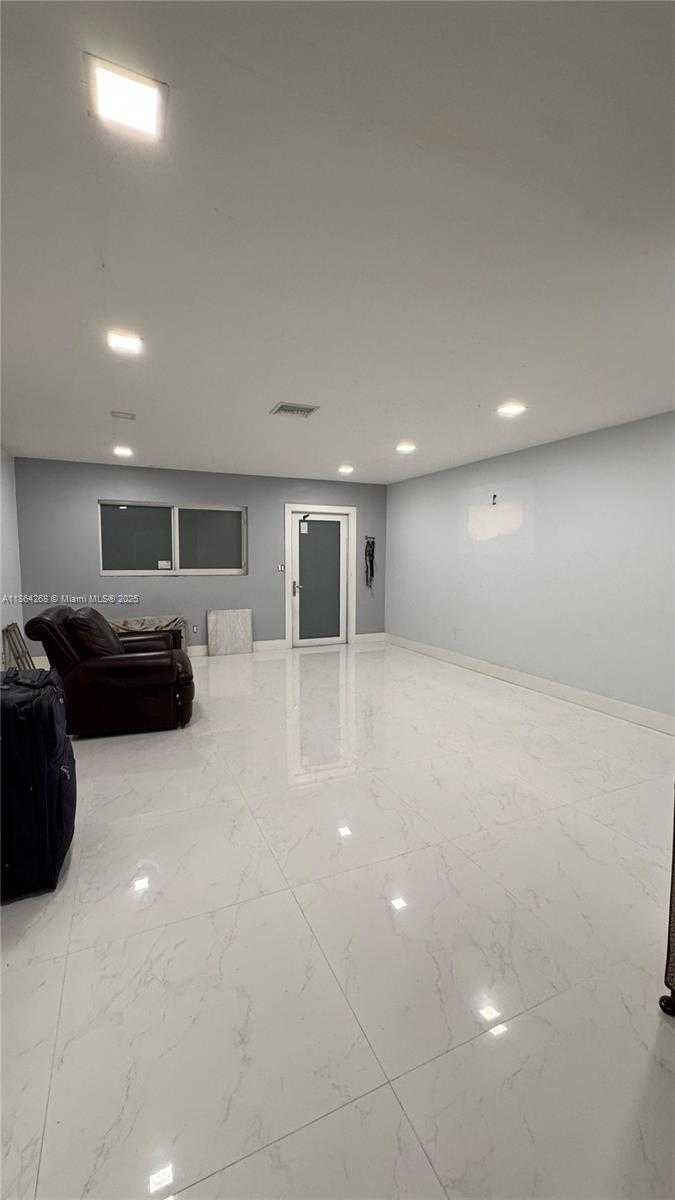 Small Image of 6727 SHERIDAN ST, Hollywood Number 11