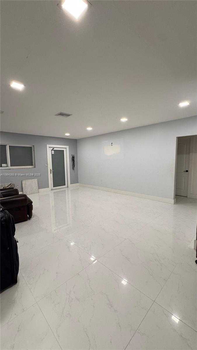 Small Image of 6727 SHERIDAN ST, Hollywood Number 13