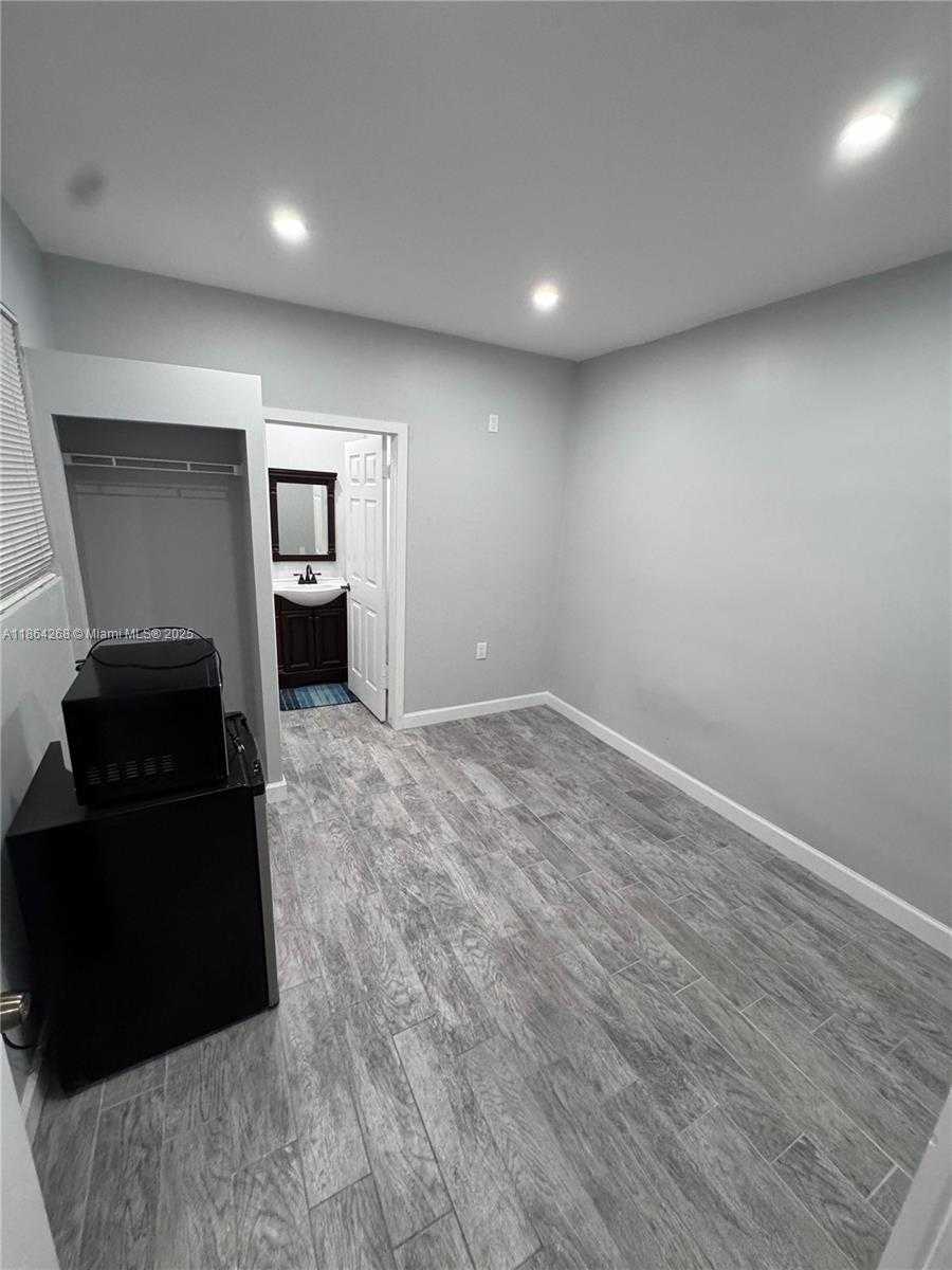 Small Image of 6727 SHERIDAN ST, Hollywood Number 14
