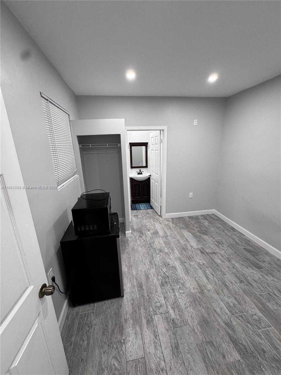 Small Image of 6727 SHERIDAN ST, Hollywood Number 17