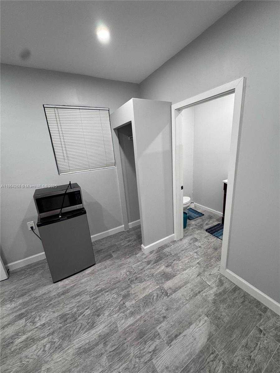 Small Image of 6727 SHERIDAN ST, Hollywood Number 18