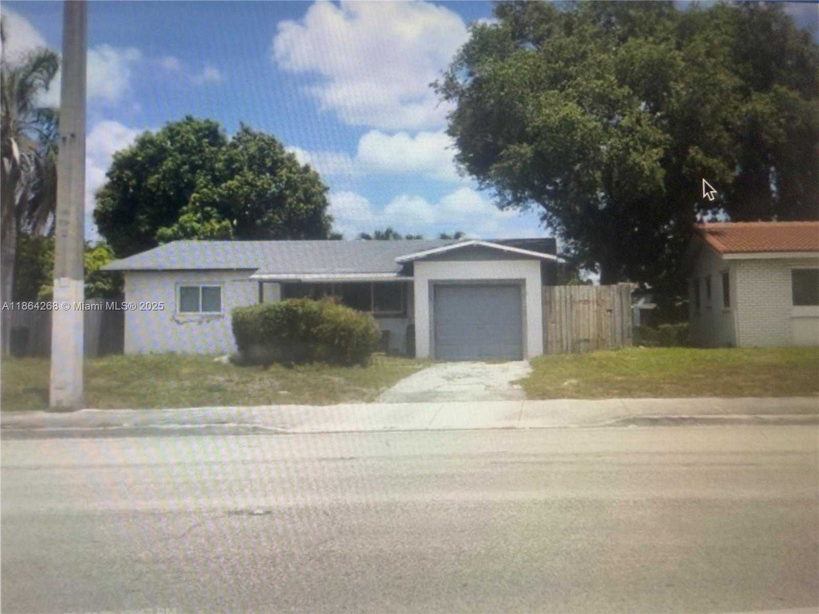 Small Image of 6727 SHERIDAN ST, Hollywood Number 2
