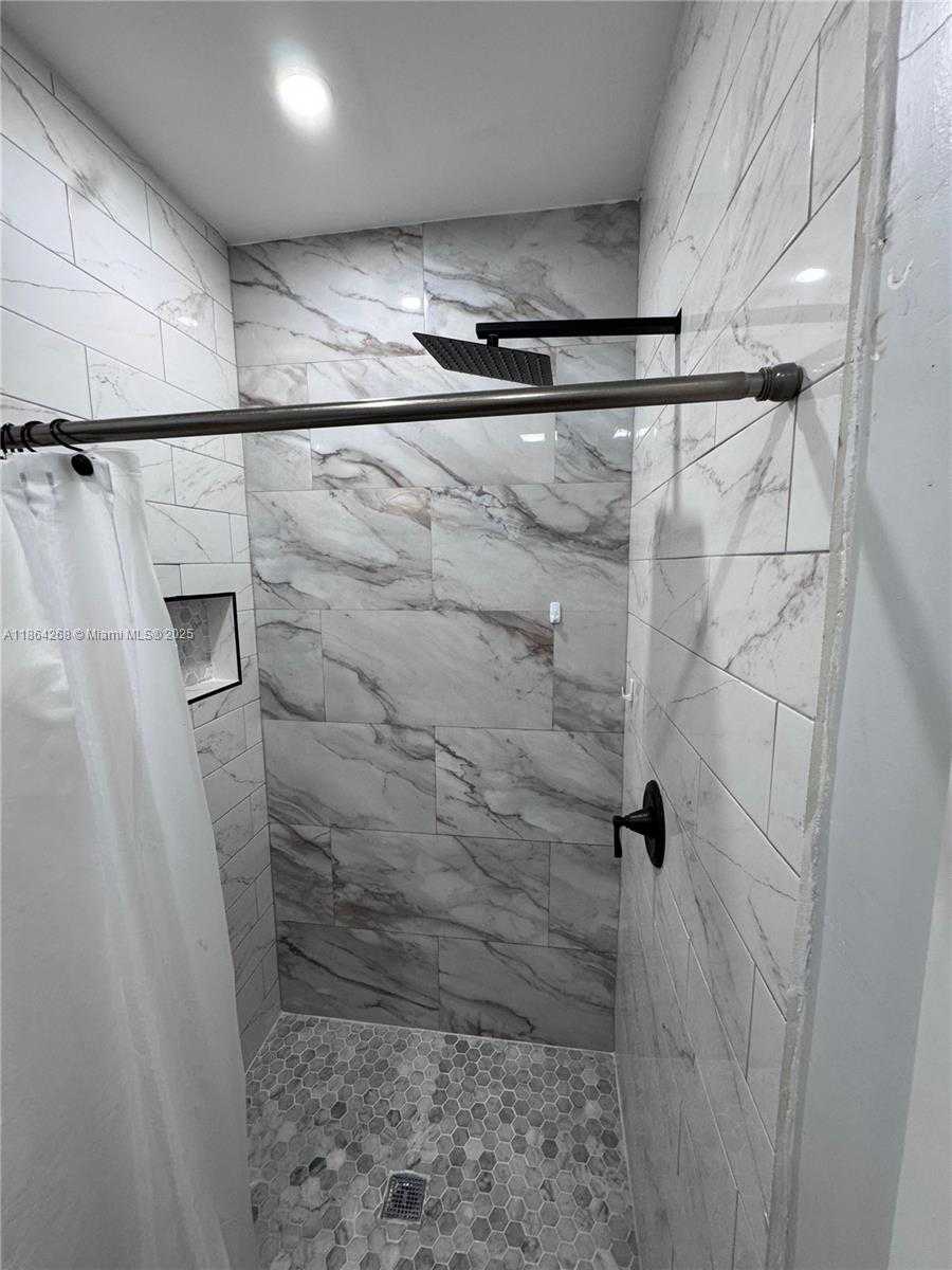Small Image of 6727 SHERIDAN ST, Hollywood Number 22