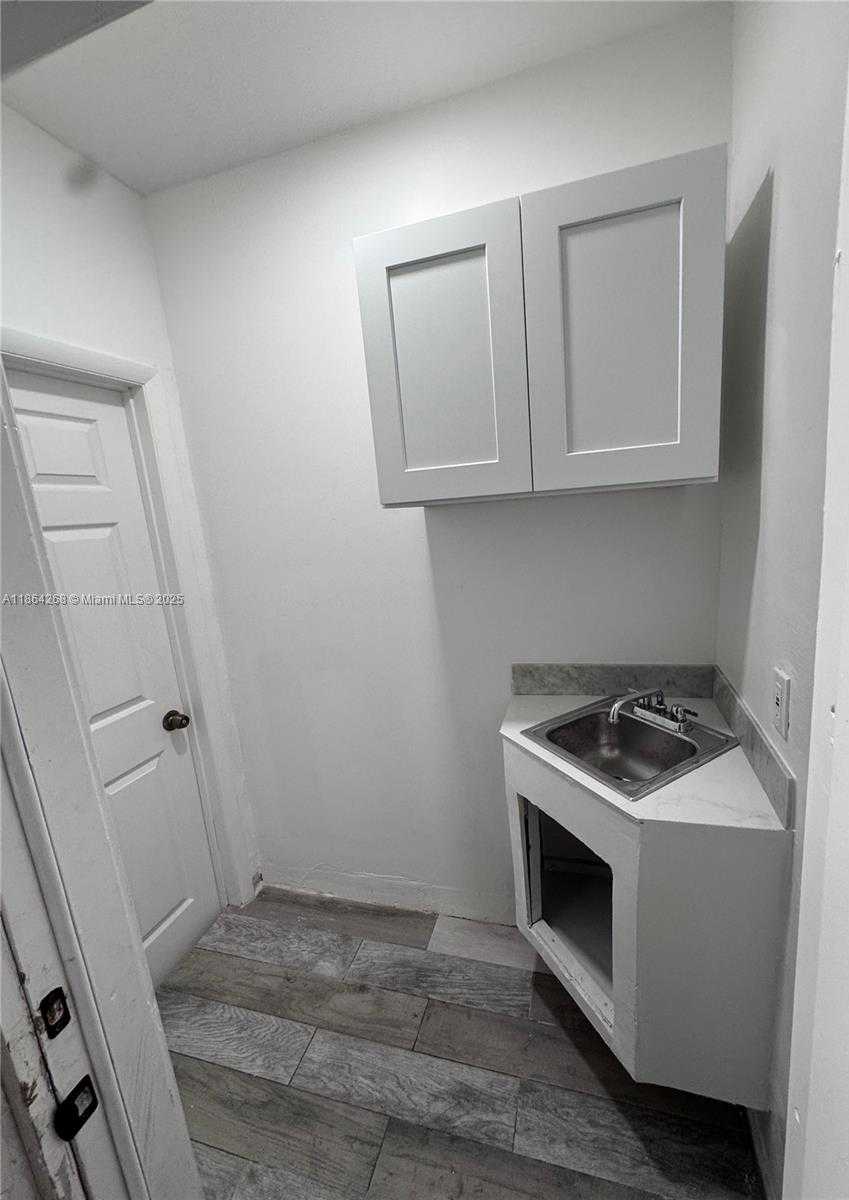 Small Image of 6727 SHERIDAN ST, Hollywood Number 38