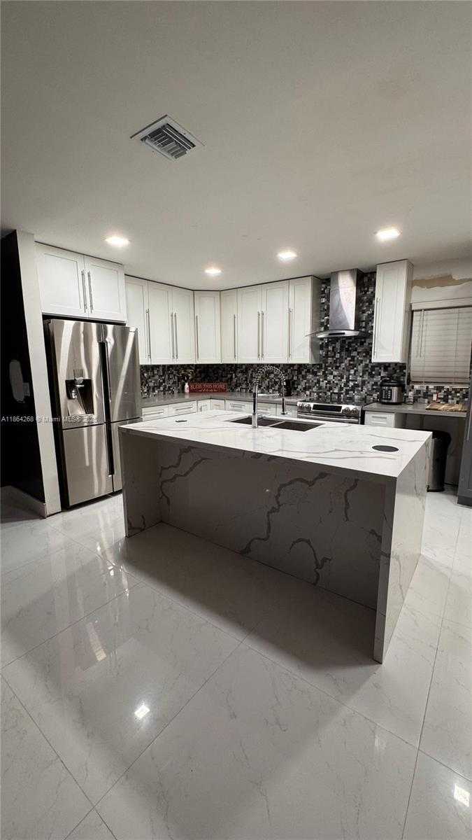 Small Image of 6727 SHERIDAN ST, Hollywood Number 4