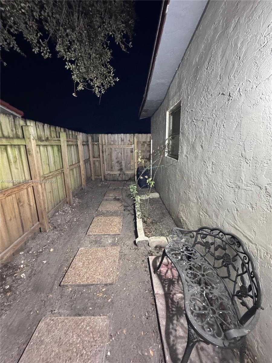 Small Image of 6727 SHERIDAN ST, Hollywood Number 43