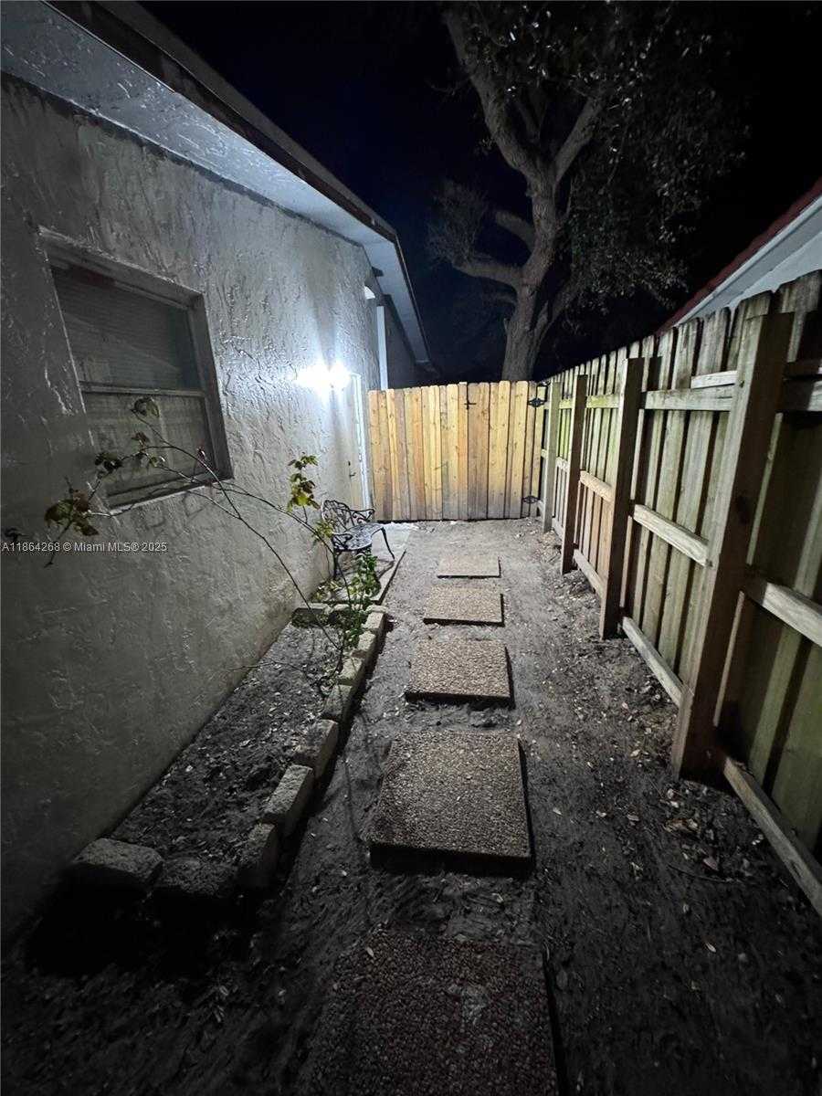 Small Image of 6727 SHERIDAN ST, Hollywood Number 44