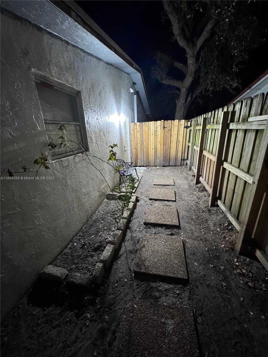 Small Image of 6727 SHERIDAN ST, Hollywood Number 45