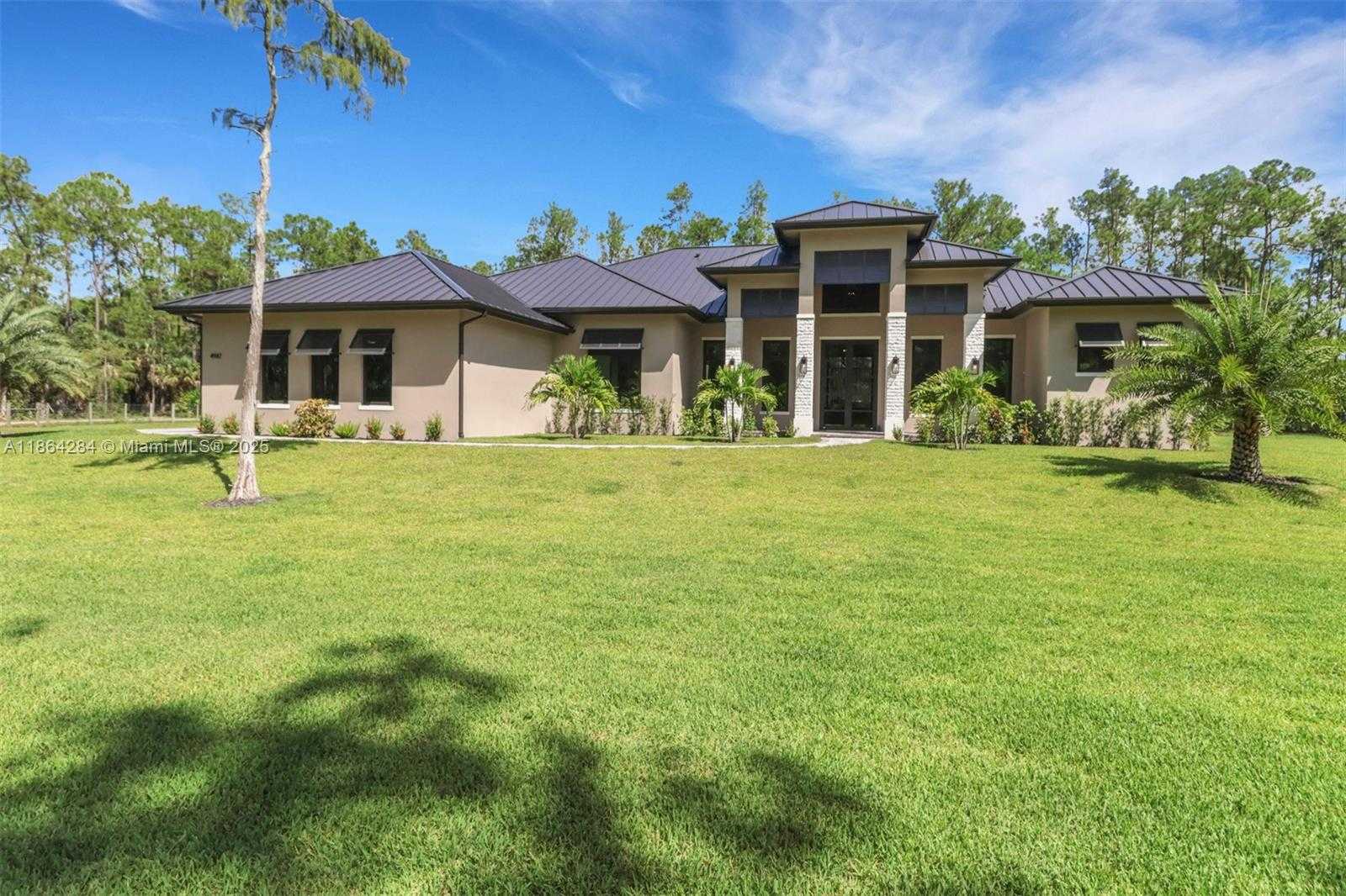 Small Image of 4987 MAHOGANY RIDGE DR, Naples Number 2