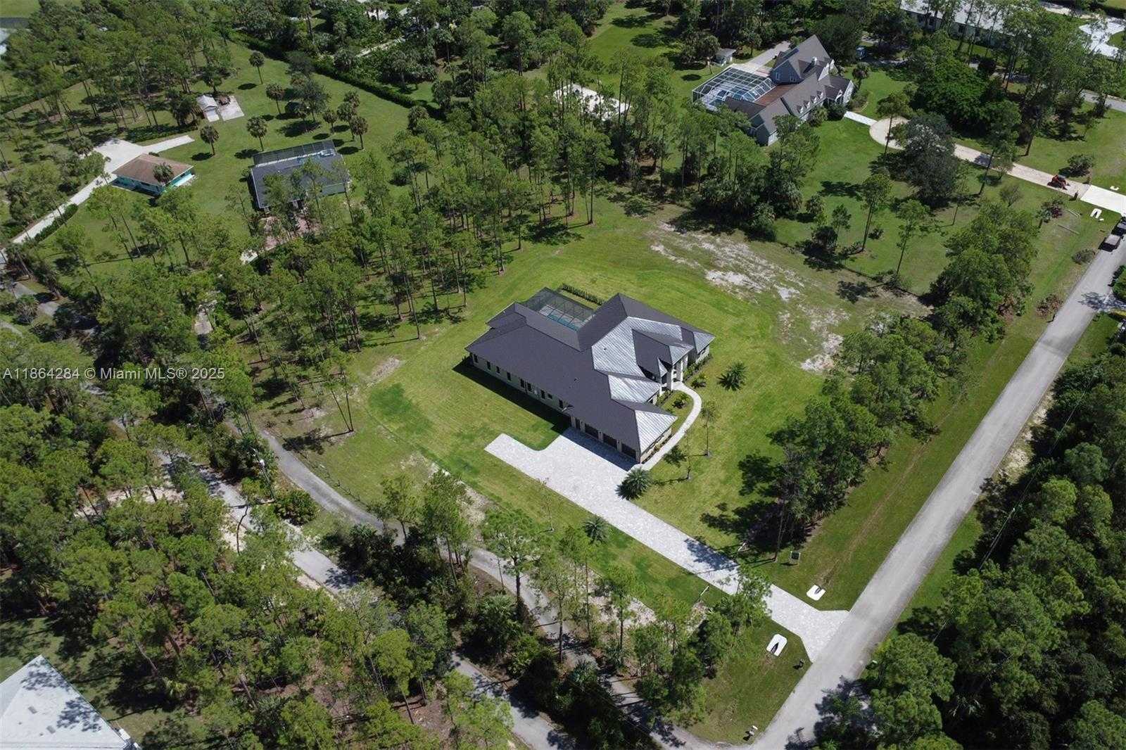 Small Image of 4987 MAHOGANY RIDGE DR, Naples Number 46