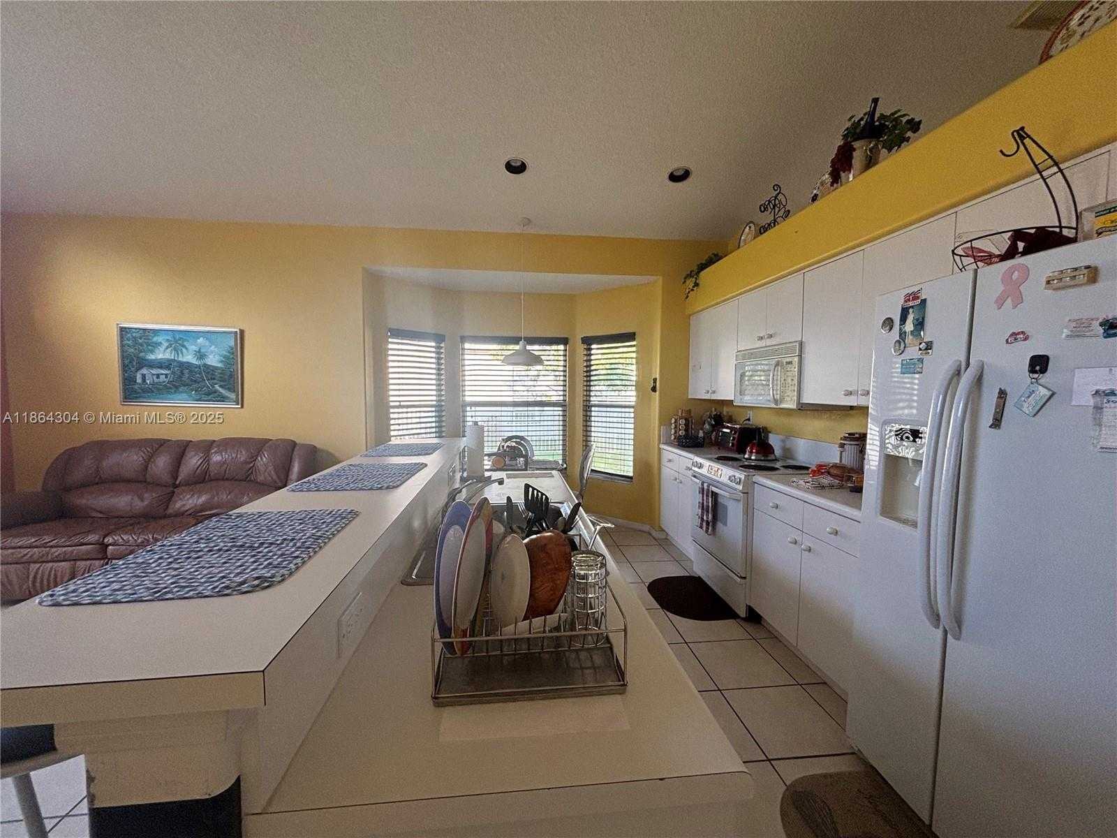 Small Image of 18581 NORTH WEST 23RD ST, Pembroke Pines Number 10