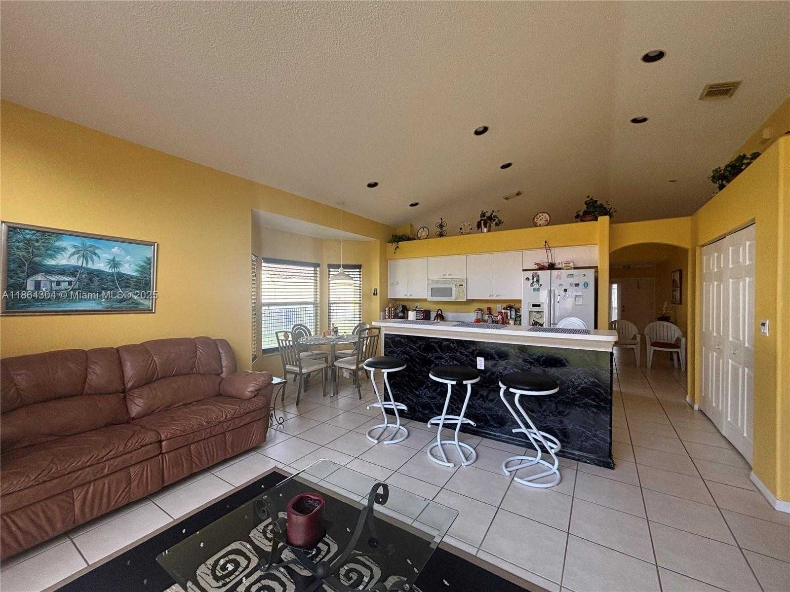 Small Image of 18581 NORTH WEST 23RD ST, Pembroke Pines Number 12