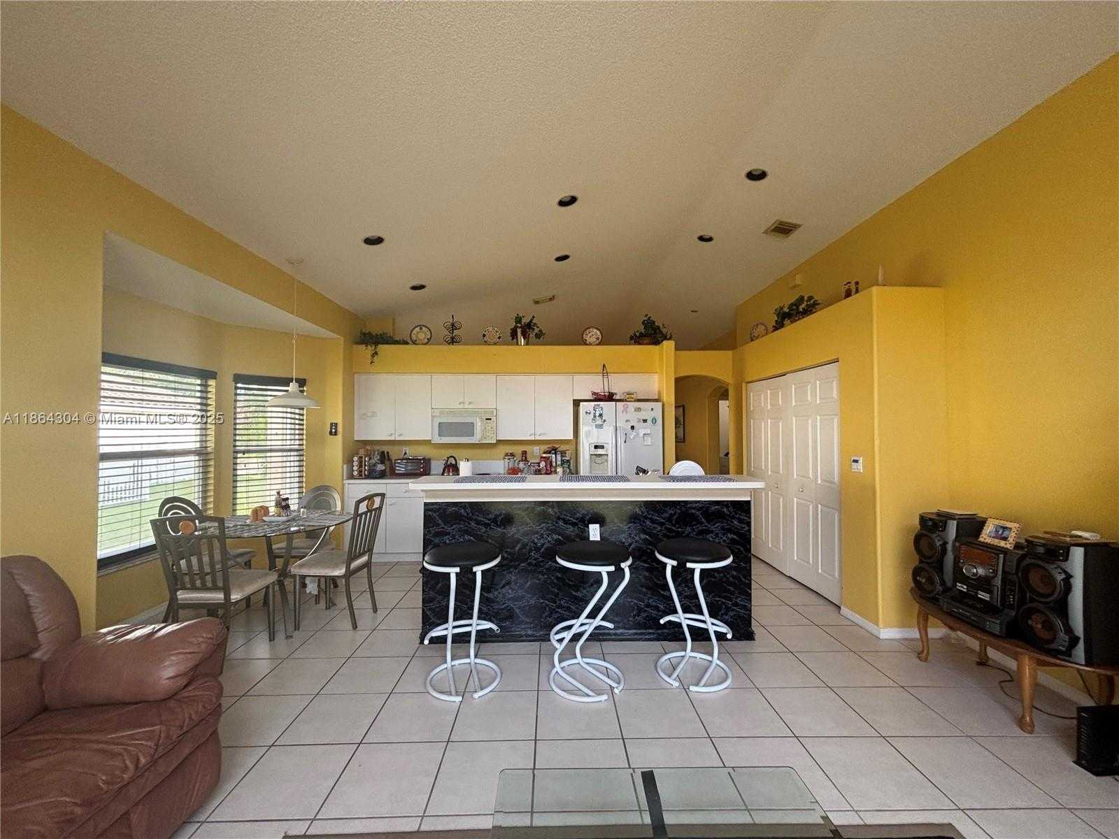 Small Image of 18581 NORTH WEST 23RD ST, Pembroke Pines Number 13