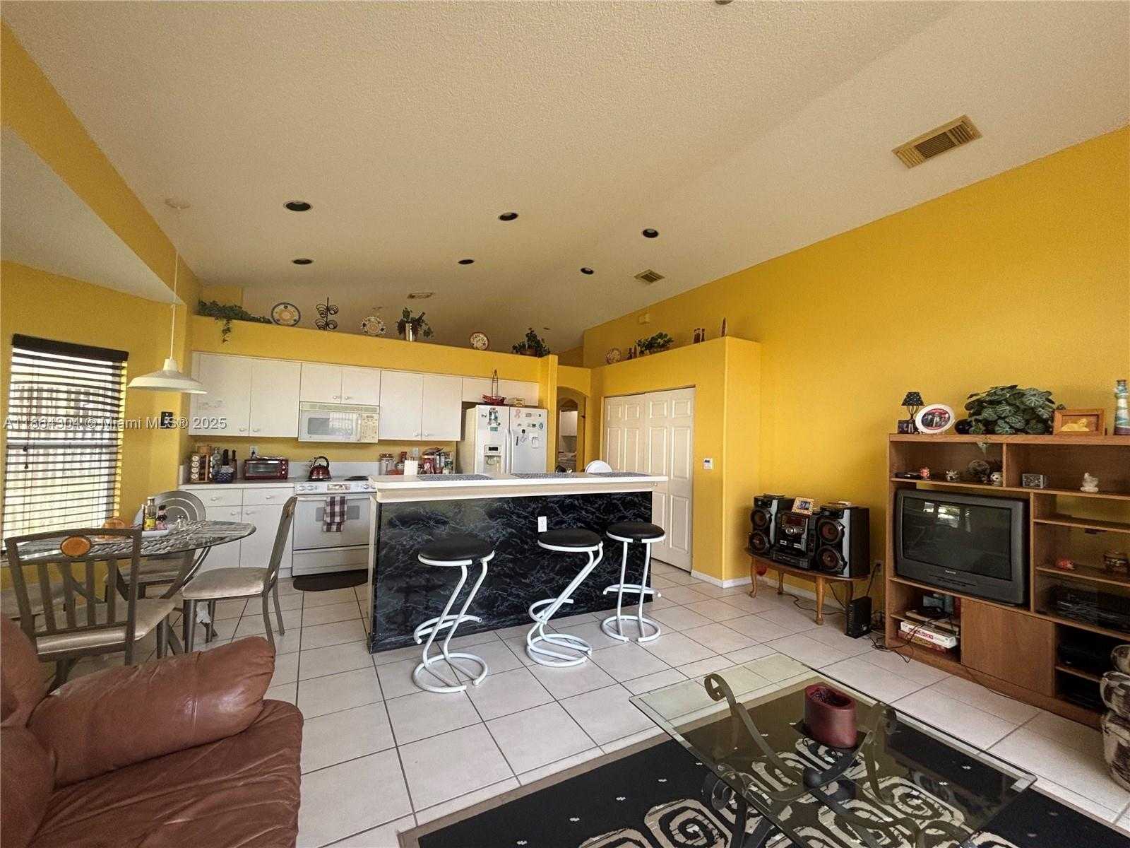 Small Image of 18581 NORTH WEST 23RD ST, Pembroke Pines Number 14