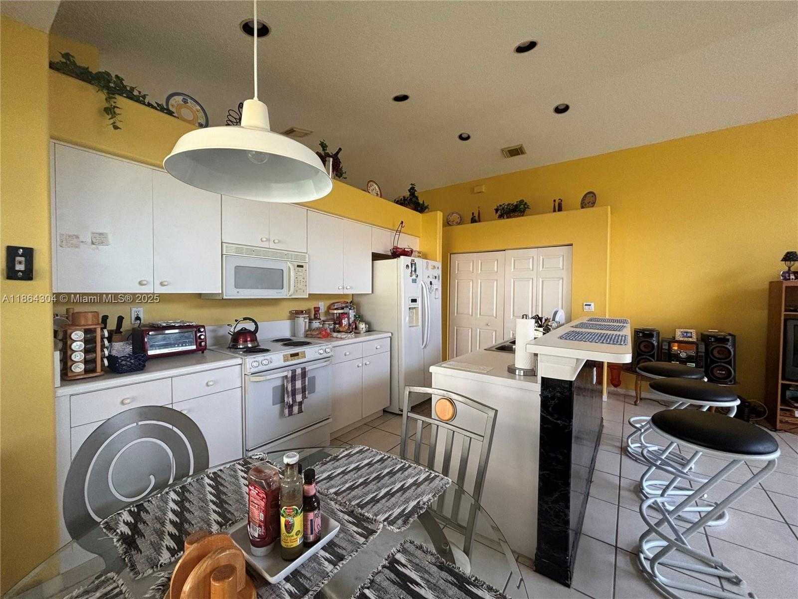 Small Image of 18581 NORTH WEST 23RD ST, Pembroke Pines Number 15
