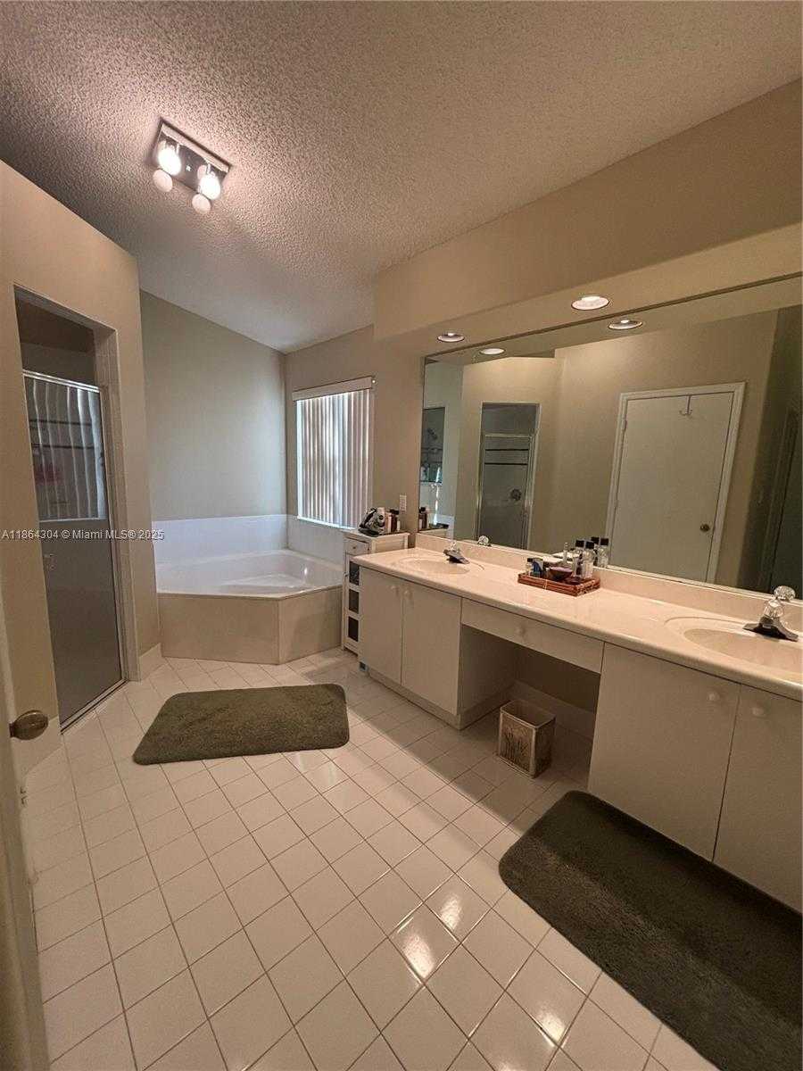 Small Image of 18581 NORTH WEST 23RD ST, Pembroke Pines Number 21