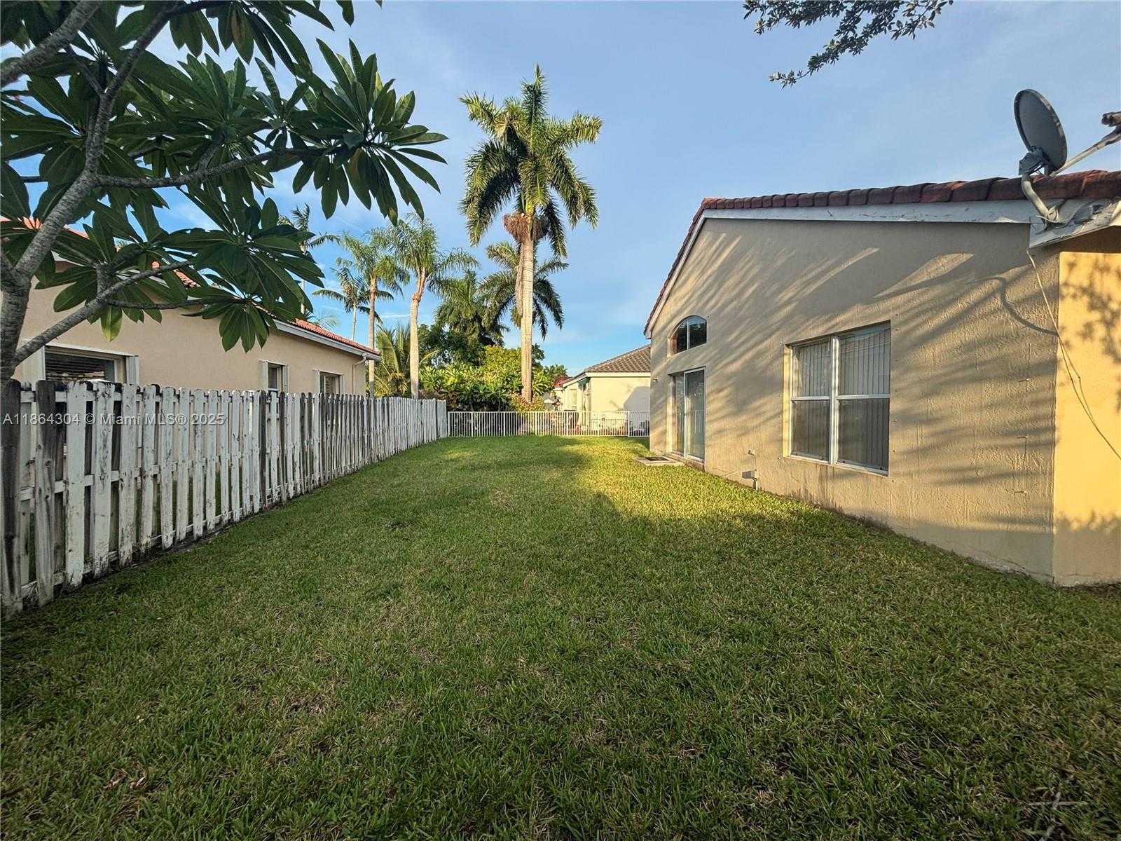 Small Image of 18581 NORTH WEST 23RD ST, Pembroke Pines Number 27