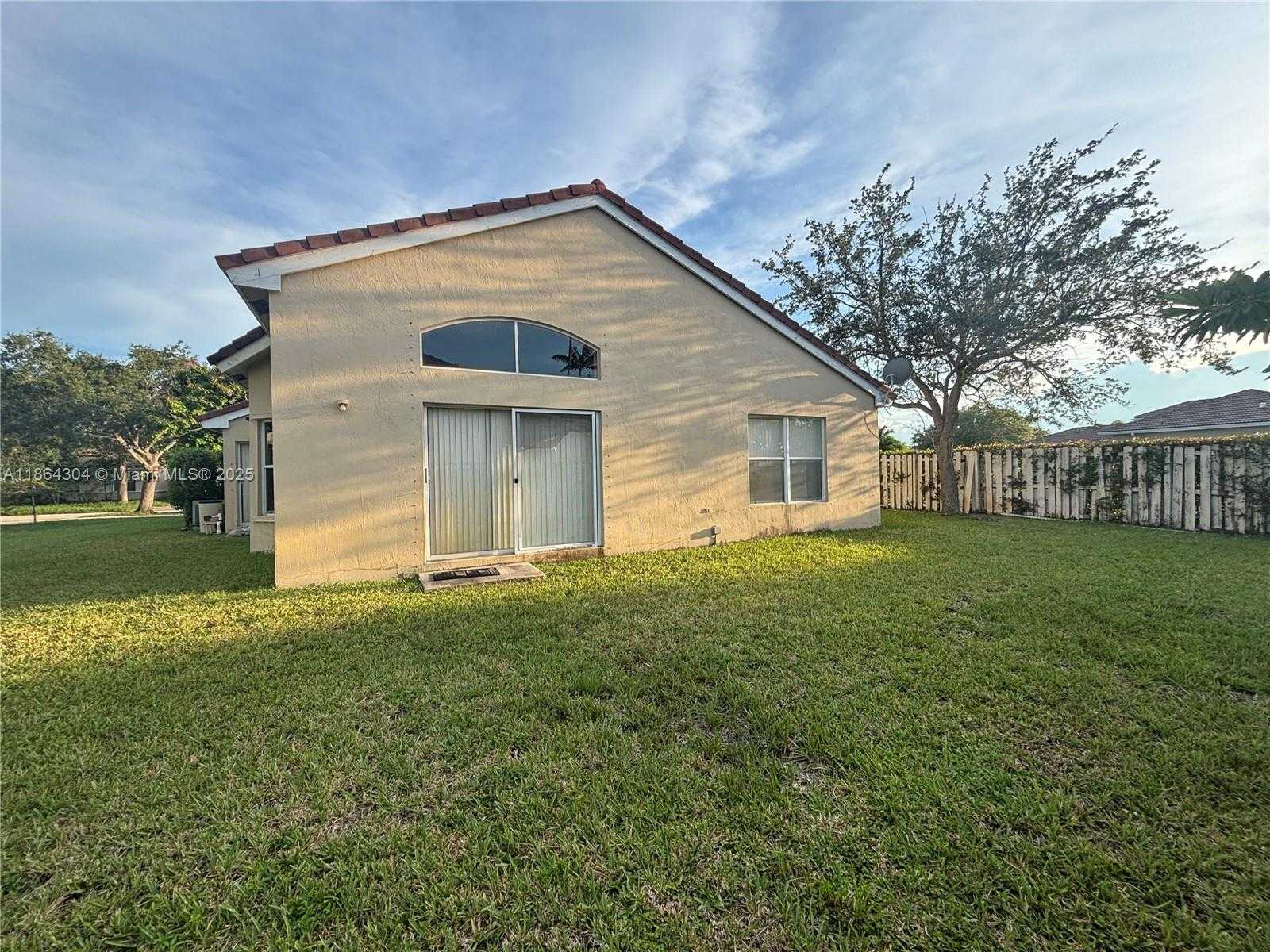 Small Image of 18581 NORTH WEST 23RD ST, Pembroke Pines Number 28