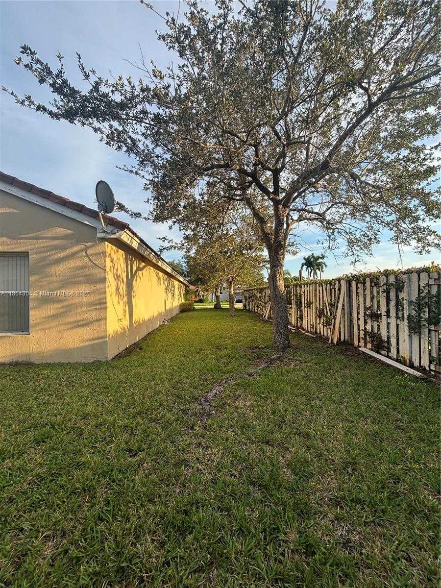 Small Image of 18581 NORTH WEST 23RD ST, Pembroke Pines Number 32