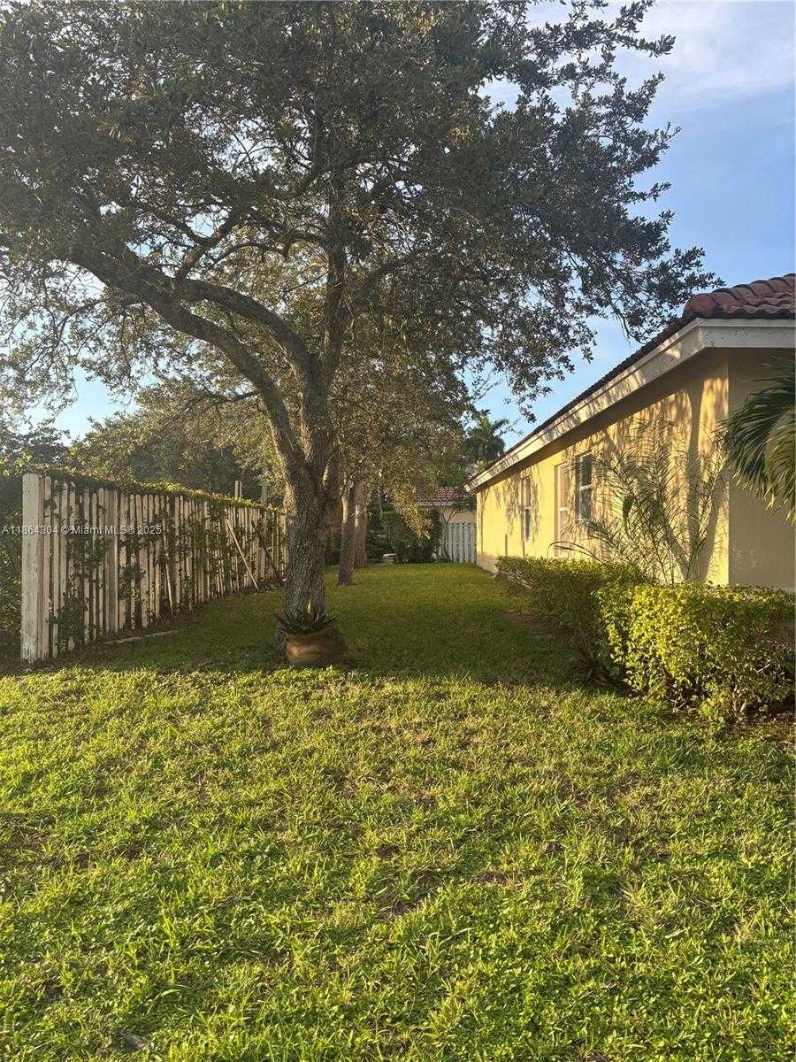 Small Image of 18581 NORTH WEST 23RD ST, Pembroke Pines Number 34