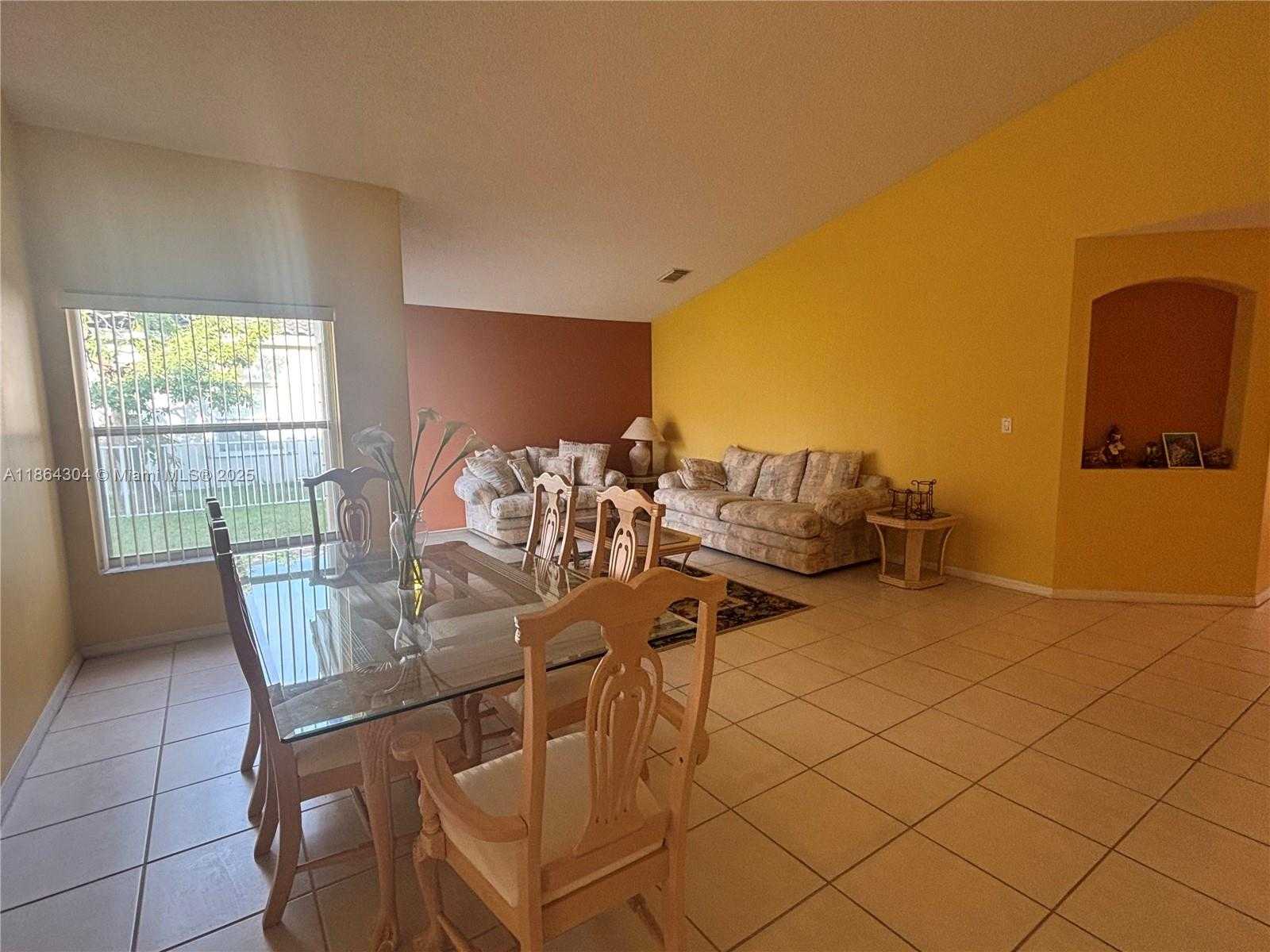 Small Image of 18581 NORTH WEST 23RD ST, Pembroke Pines Number 5