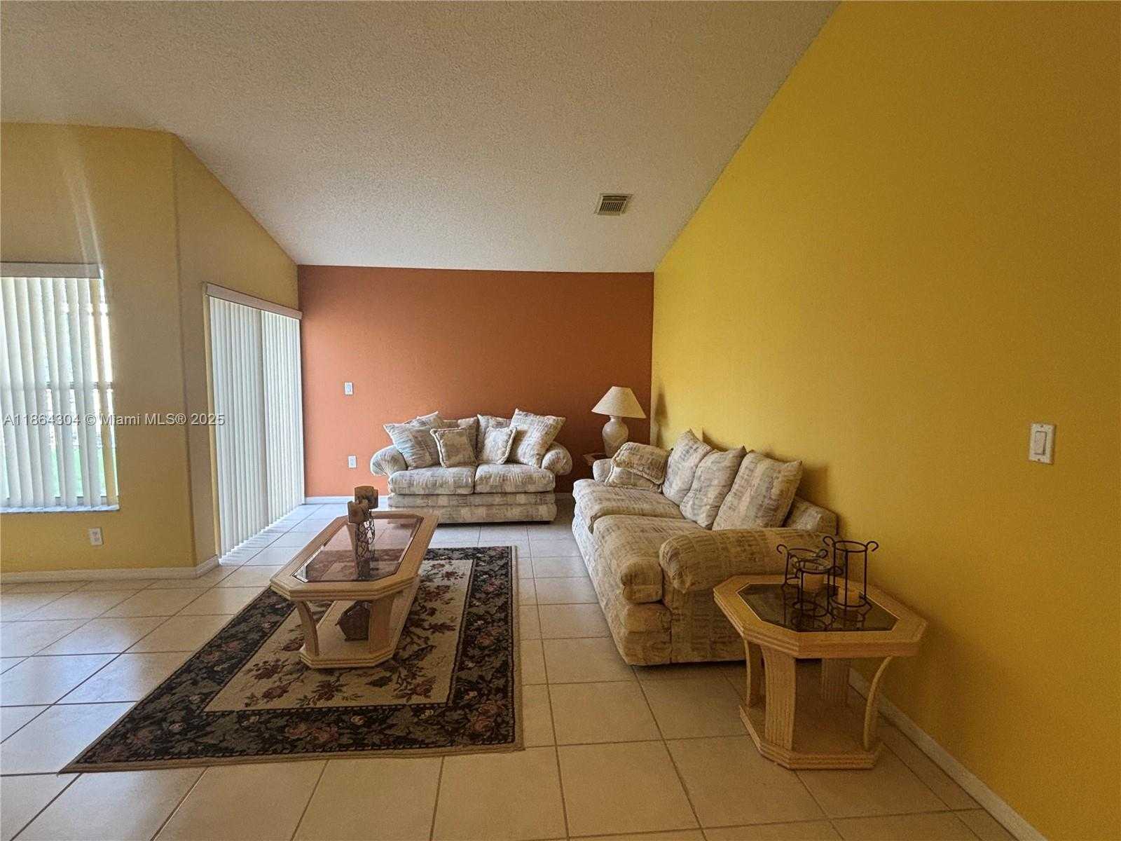 Small Image of 18581 NORTH WEST 23RD ST, Pembroke Pines Number 7