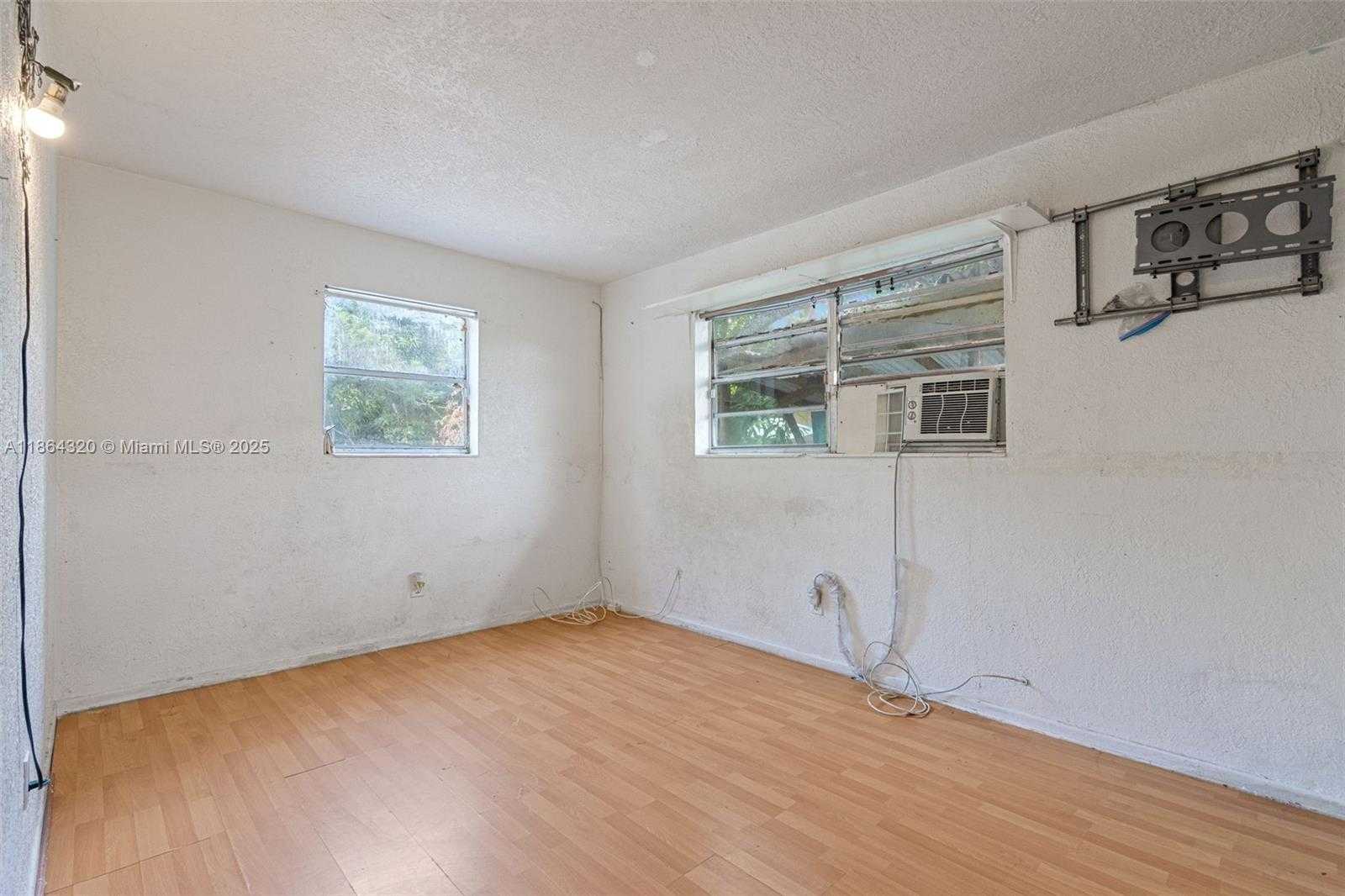 Small Image of 2433 NORTH WEST 20TH ST, Fort Lauderdale Number 12