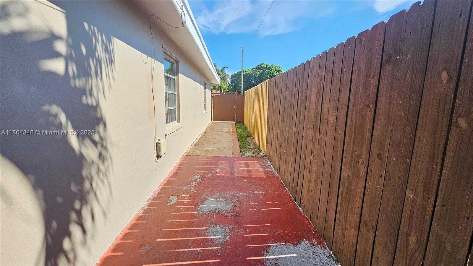 Small Image of 453 EAST 61ST ST, Hialeah Number 27
