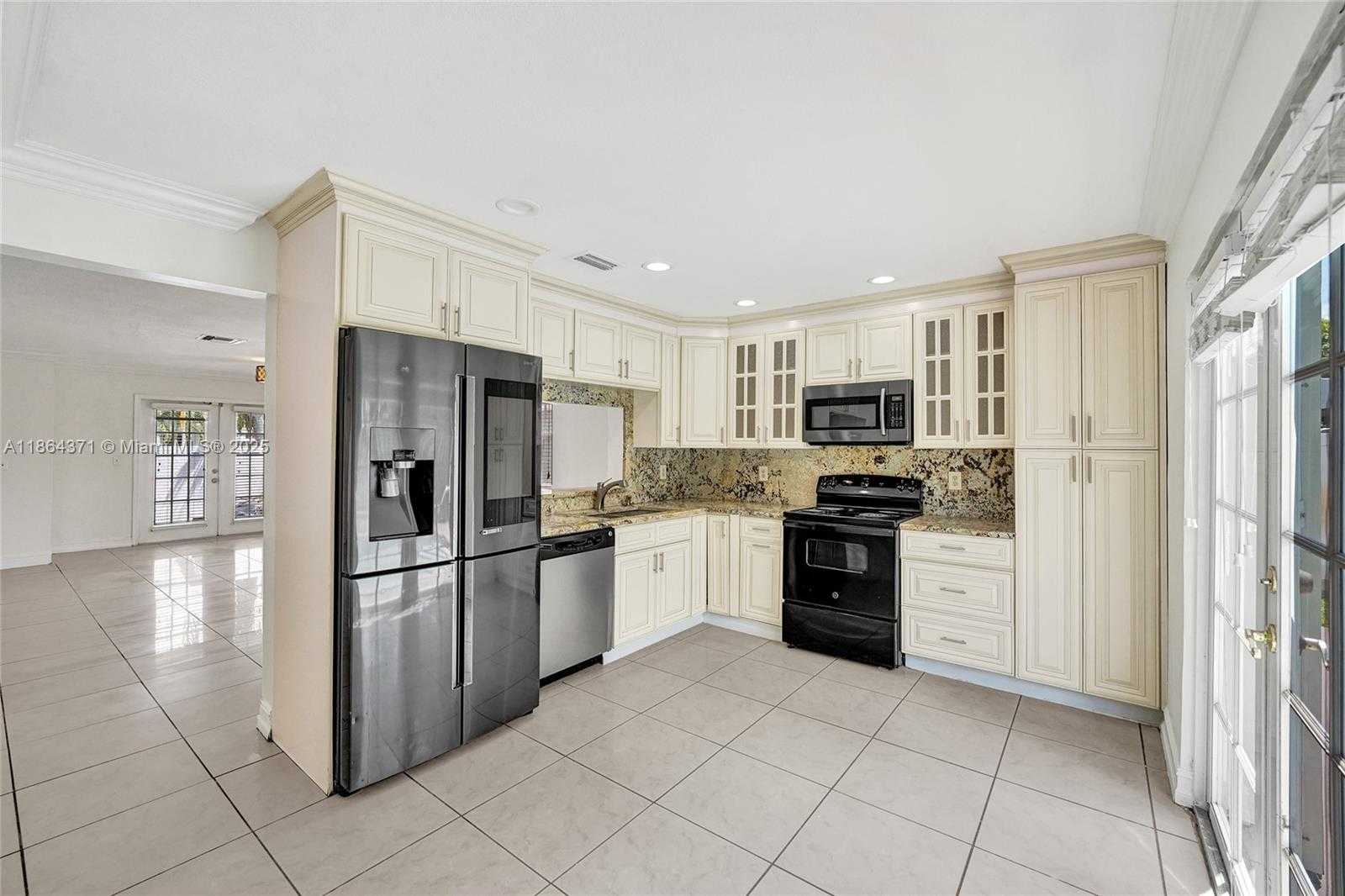 Small Image of 9950 SOUTH WEST 12TH ST, Pembroke Pines Number 13