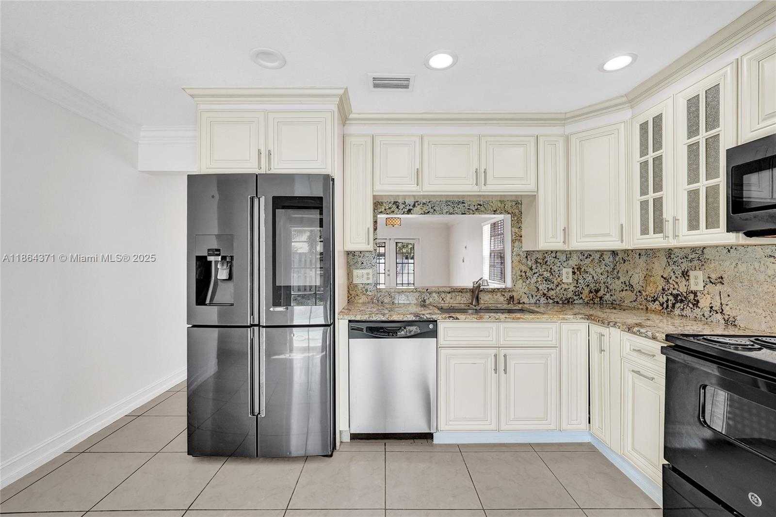 Small Image of 9950 SOUTH WEST 12TH ST, Pembroke Pines Number 18