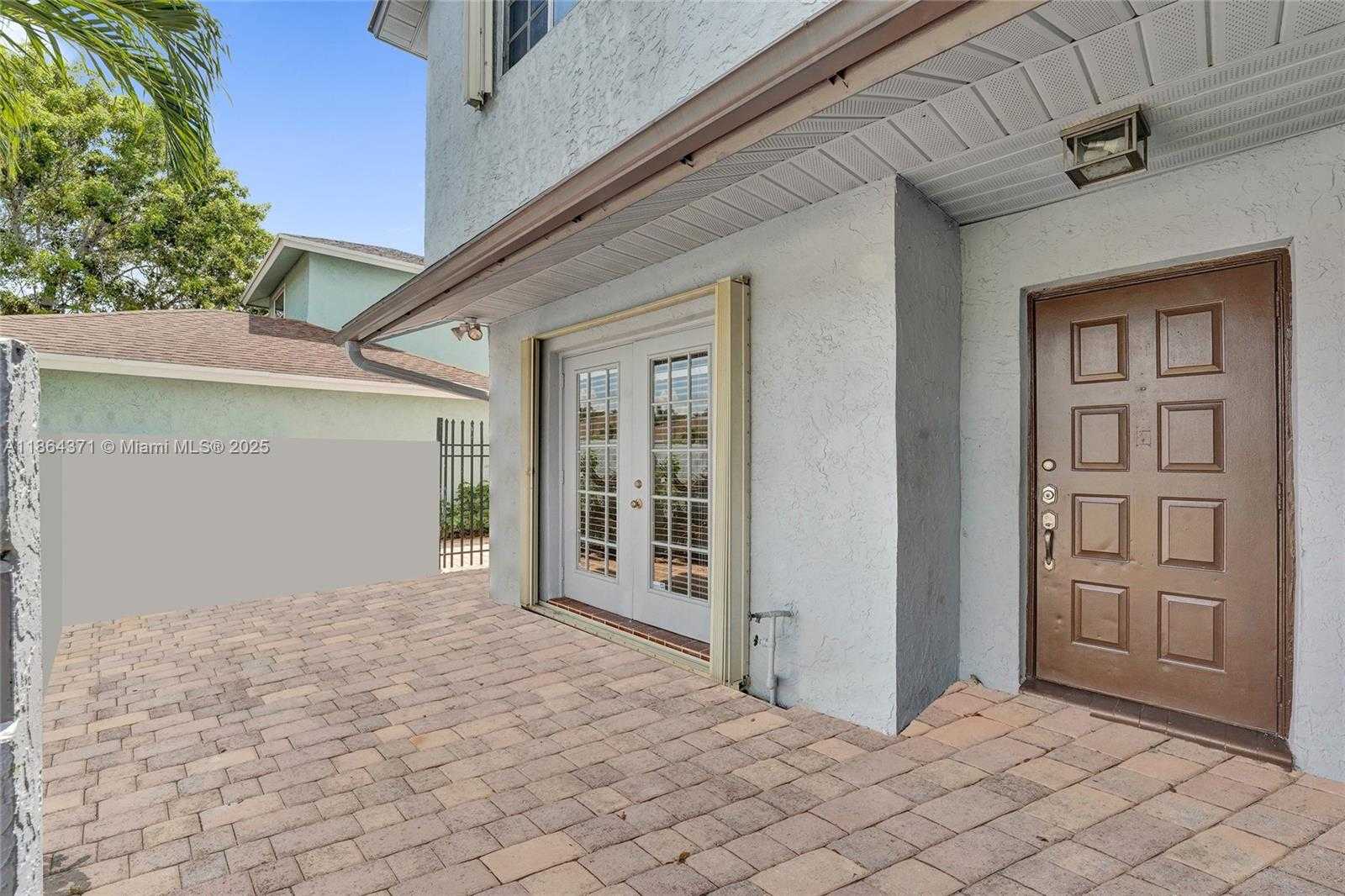 Small Image of 9950 SOUTH WEST 12TH ST, Pembroke Pines Number 3