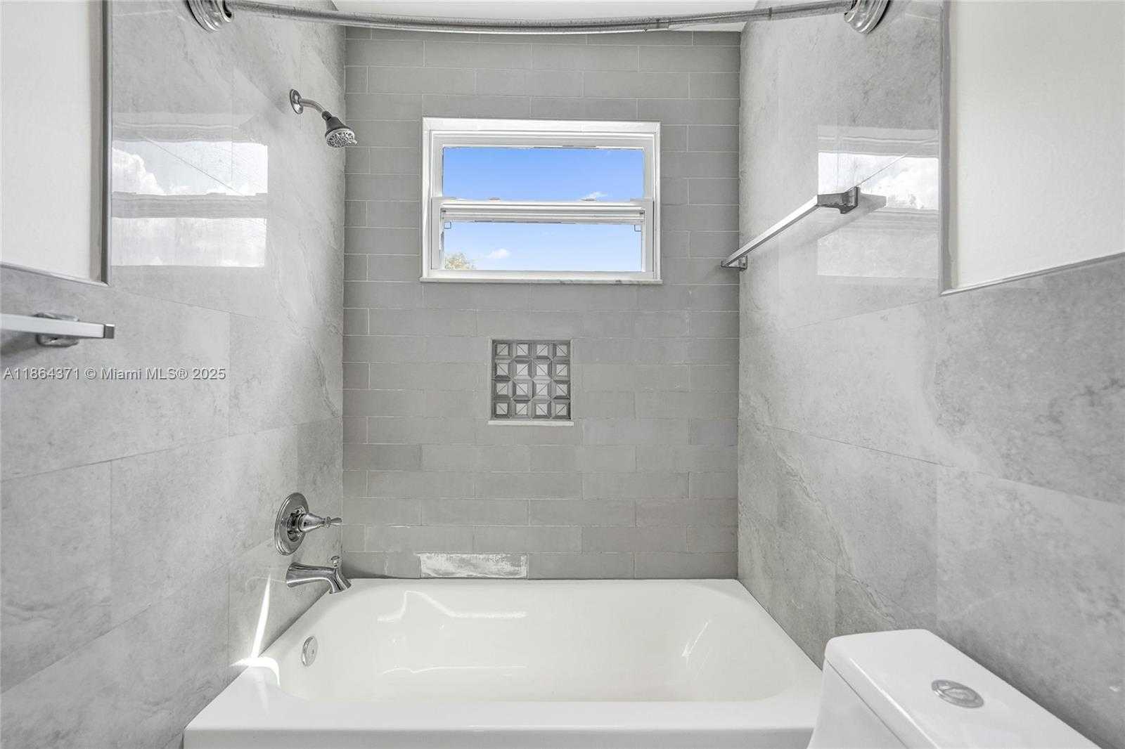 Small Image of 9950 SOUTH WEST 12TH ST, Pembroke Pines Number 41