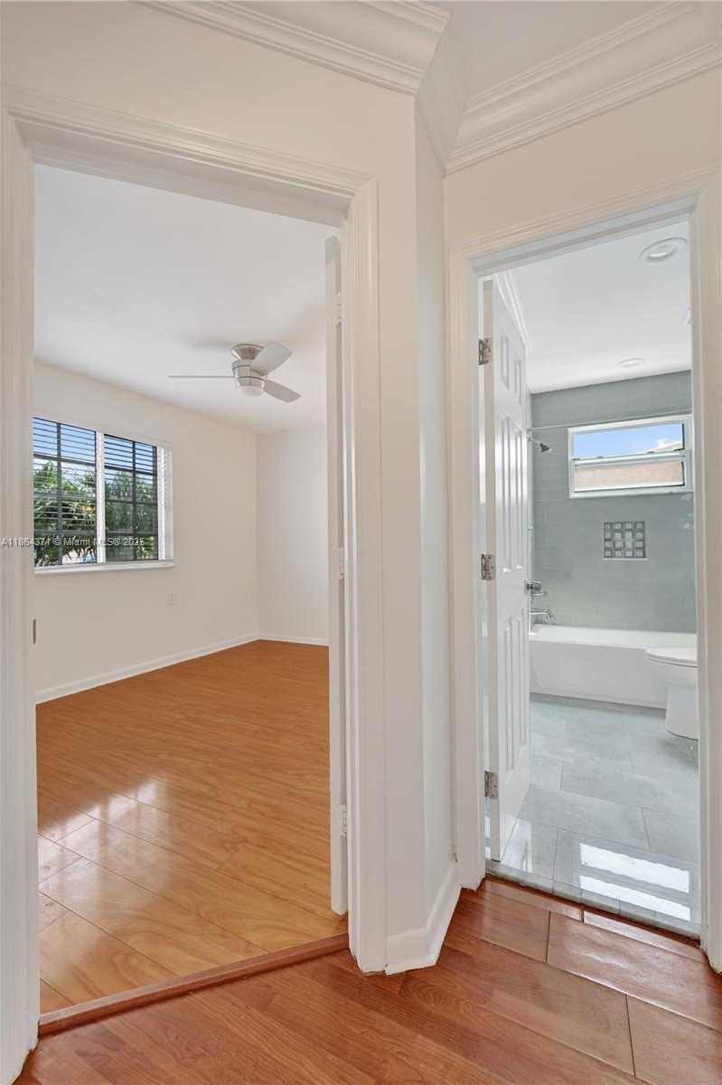 Small Image of 9950 SOUTH WEST 12TH ST, Pembroke Pines Number 45