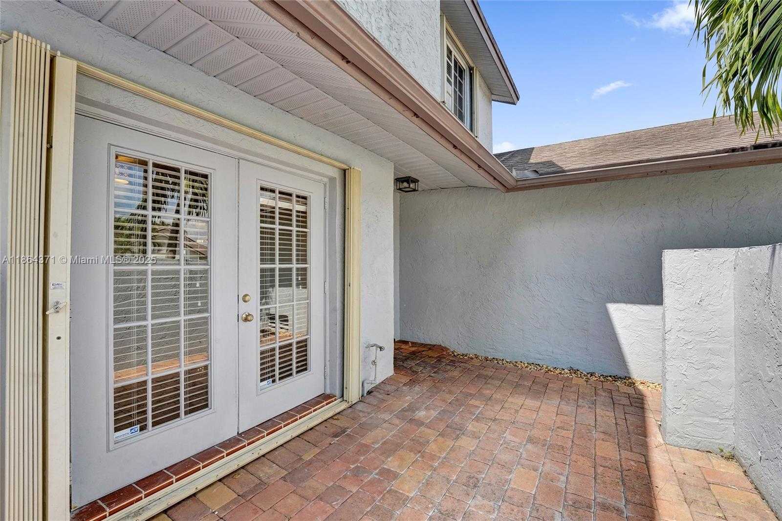 Small Image of 9950 SOUTH WEST 12TH ST, Pembroke Pines Number 5