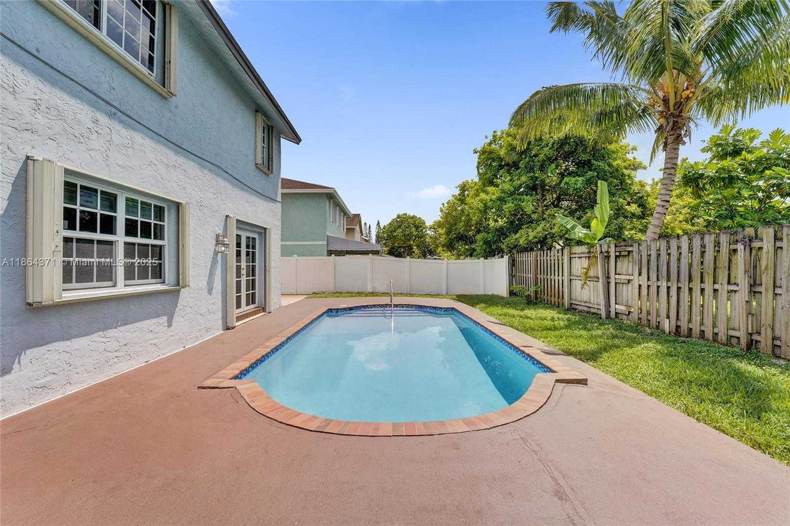 Small Image of 9950 SOUTH WEST 12TH ST, Pembroke Pines Number 55