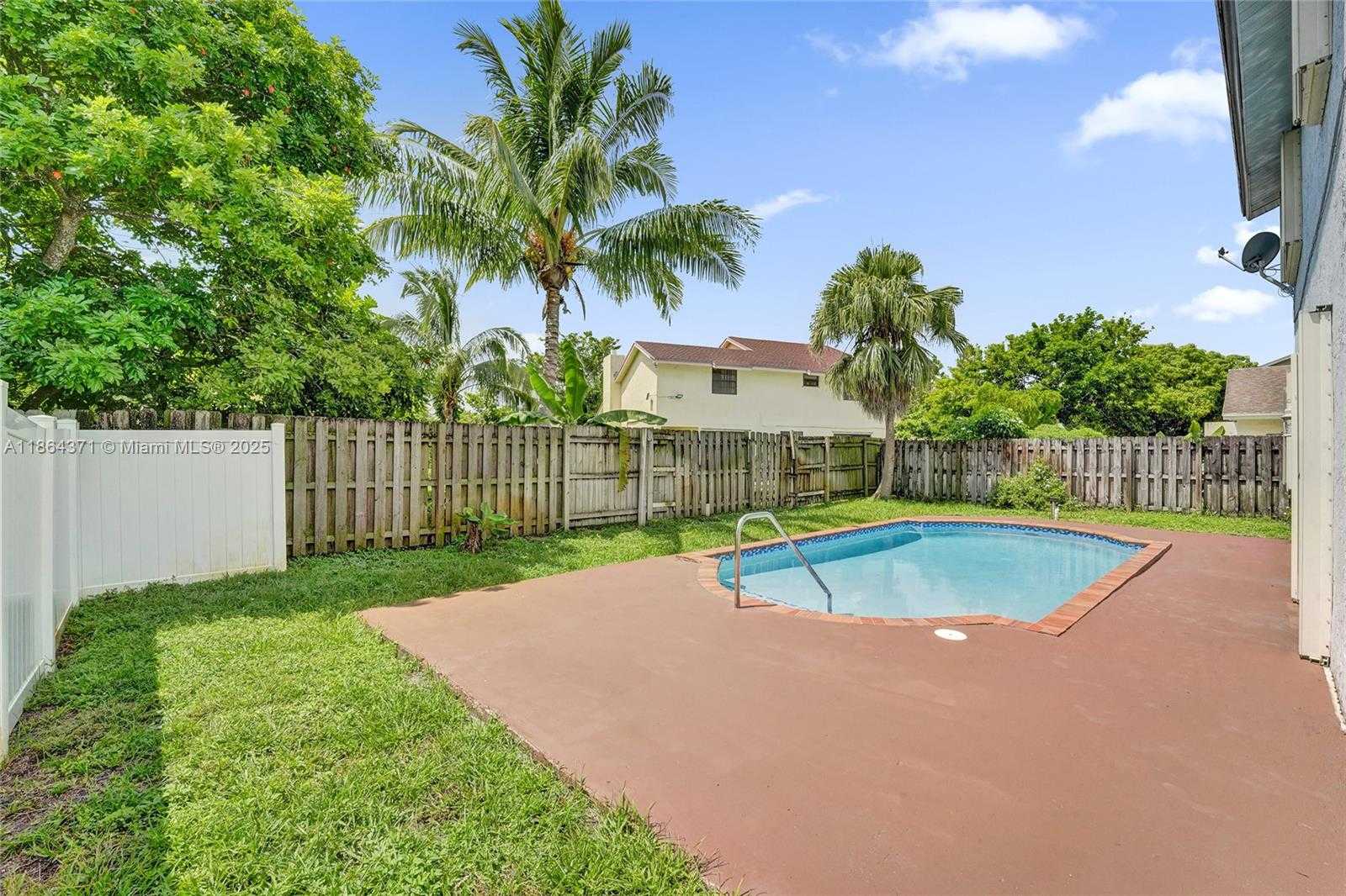 Small Image of 9950 SOUTH WEST 12TH ST, Pembroke Pines Number 56