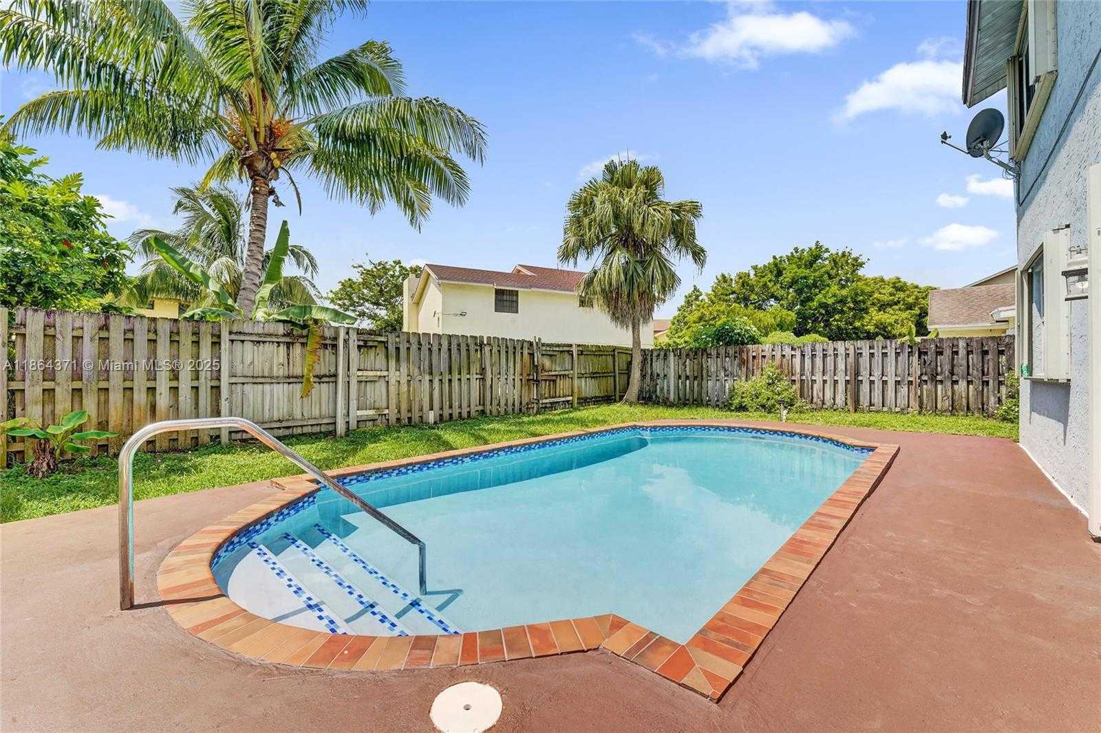 Small Image of 9950 SOUTH WEST 12TH ST, Pembroke Pines Number 57