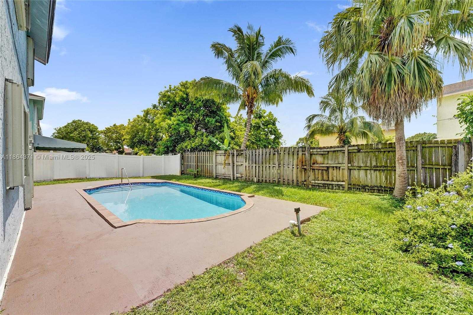 Small Image of 9950 SOUTH WEST 12TH ST, Pembroke Pines Number 58