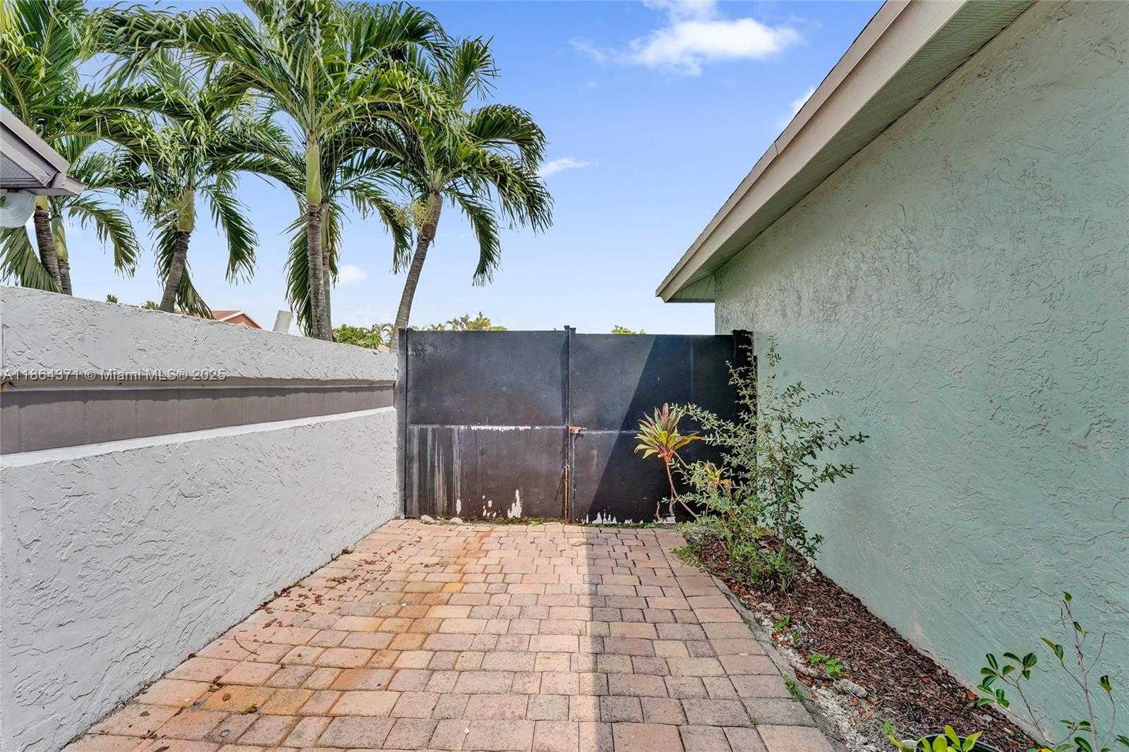 Small Image of 9950 SOUTH WEST 12TH ST, Pembroke Pines Number 59