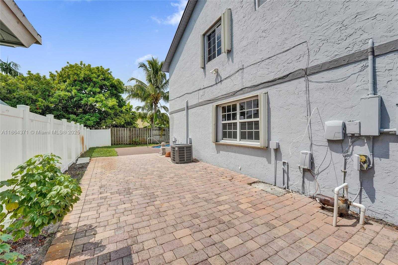 Small Image of 9950 SOUTH WEST 12TH ST, Pembroke Pines Number 60