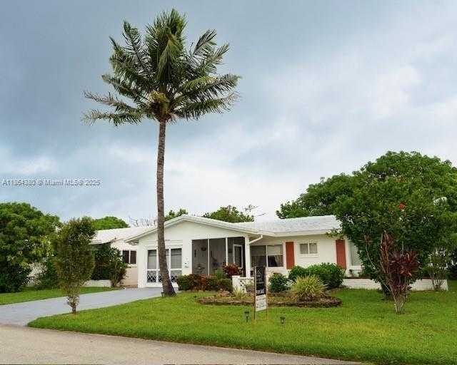 Small Image of Tamarac Number 4
