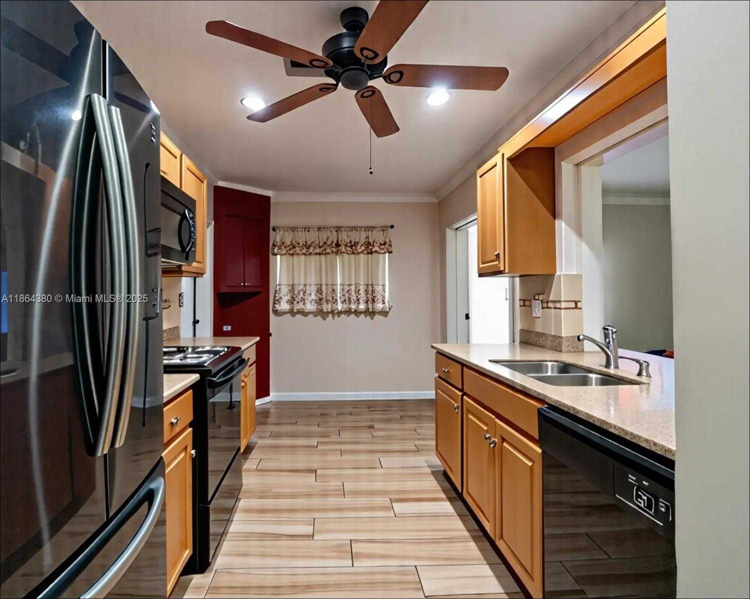 Small Image of Tamarac Number 9