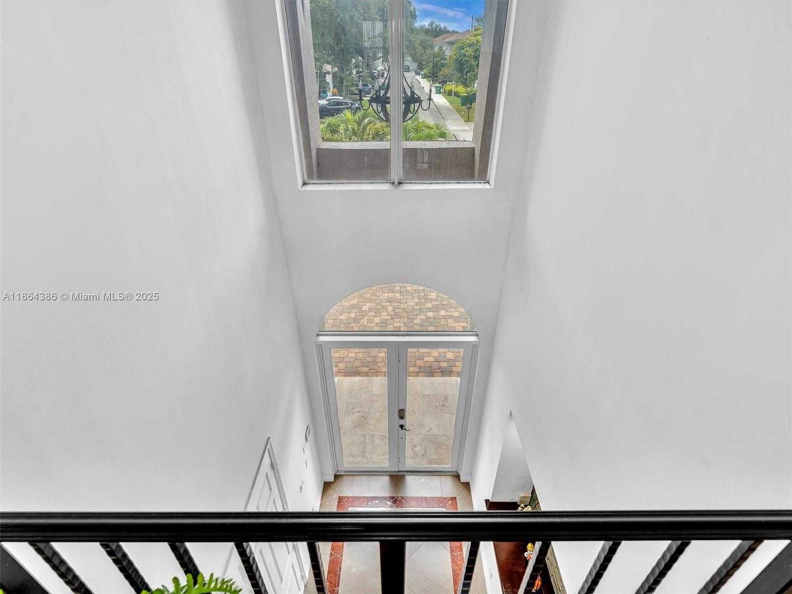 Small Image of 3521 FOREST VIEW CIR, Fort Lauderdale Number 13